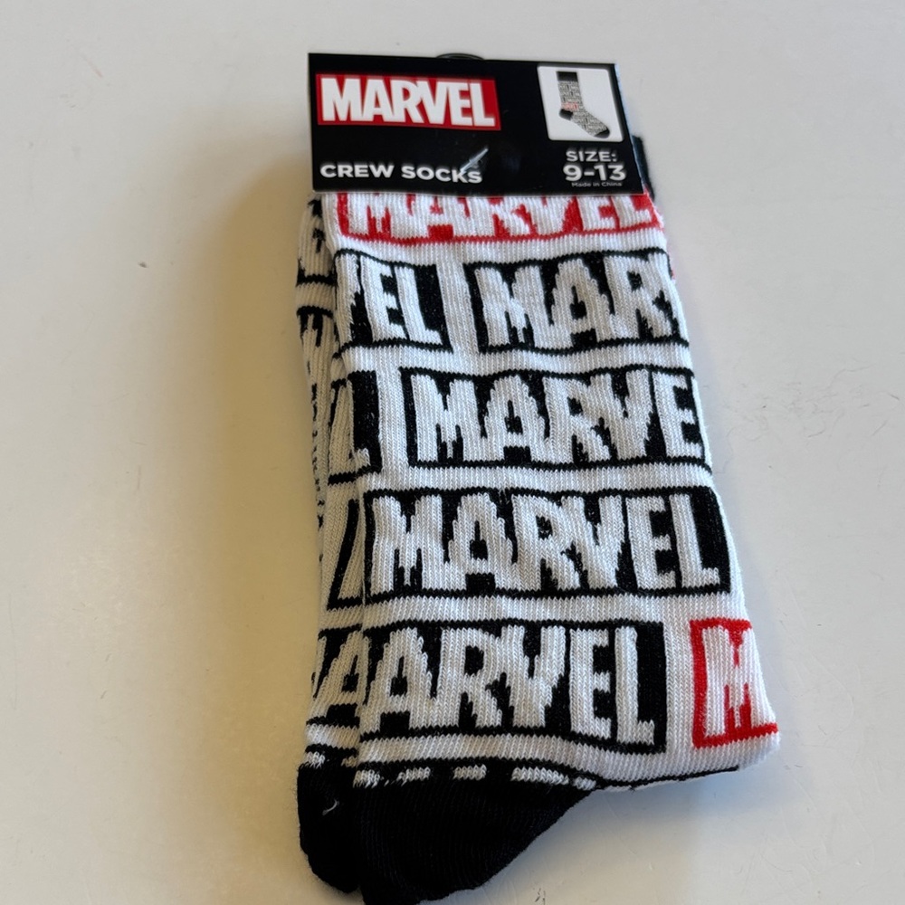 💕5/25💕Marvel Logo Black and White Crew Socks